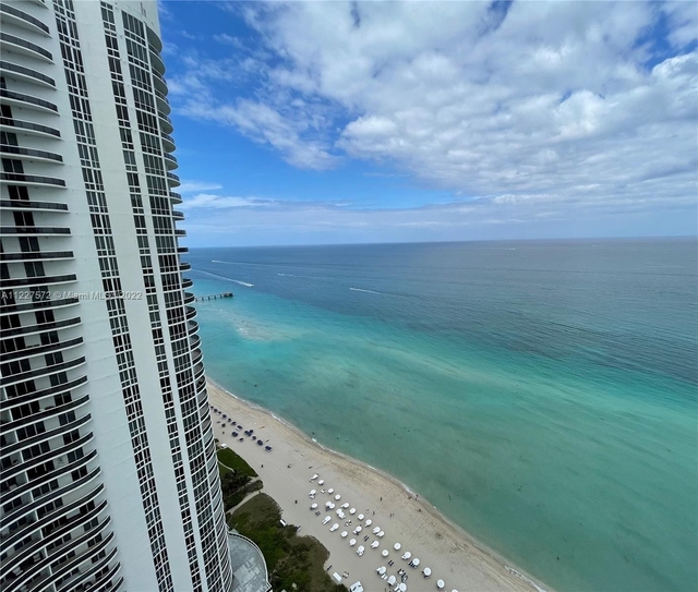 3 Bedrooms, Tatum's Ocean Beach Park Rental in Miami, FL for $14,000 - Photo 1