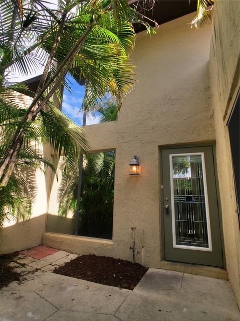 3 Bedrooms, Snapper Creek Townhouses Rental in Miami, FL for $2,900 - Photo 1