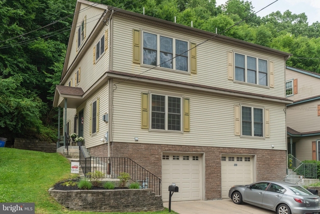 3 Bedrooms, Roxborough Rental in Lower Merion, PA for $2,800 - Photo 1
