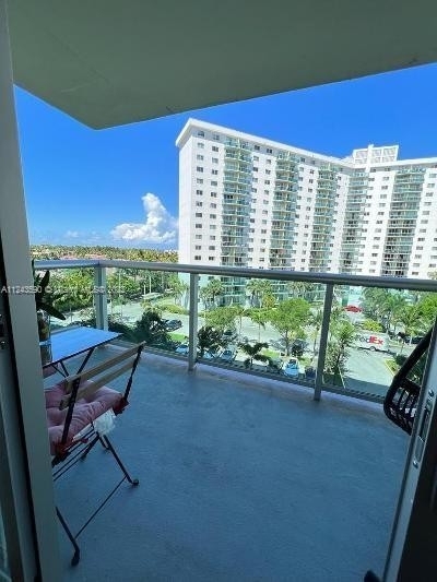 1 Bedroom, Golden Shores Ocean Boulevard Estates Rental in Miami, FL for $3,500 - Photo 1
