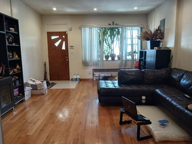 3 Bedrooms, Mapleton Rental in NYC for $3,200 - Photo 1