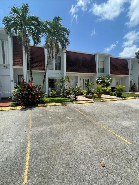3 Bedrooms, Flagler Lake Apts Rental in Miami, FL for $2,750 - Photo 1