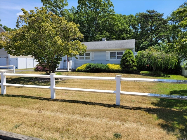 3 Bedrooms, West Islip Rental in Long Island, NY for $3,200 - Photo 1