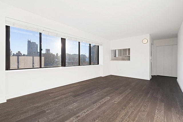 2 Bedrooms, Chelsea Rental in NYC for $8,900 - Photo 1