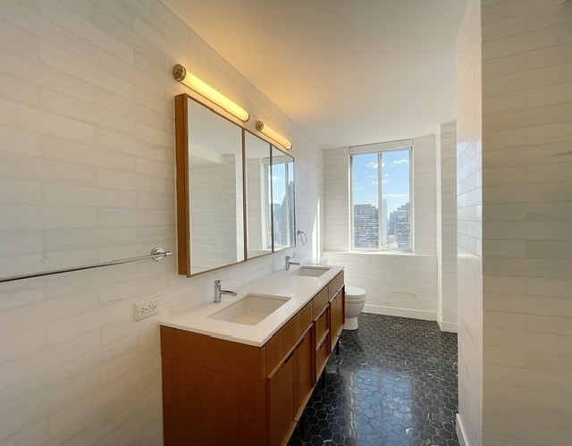 3 Bedrooms, Sutton Place Rental in NYC for $11,736 - Photo 1