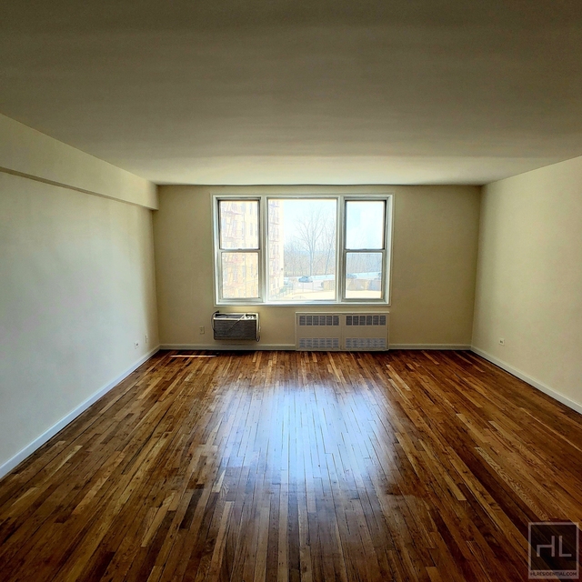 2 Bedrooms, Glen Oaks Rental in Long Island, NY for $2,500 - Photo 1