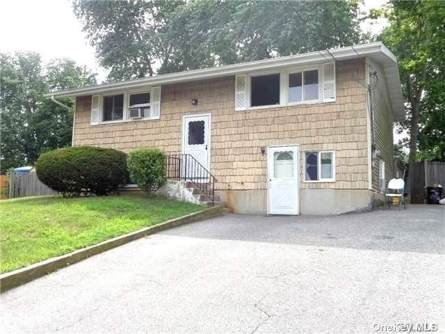 5 Bedrooms, Selden Rental in Long Island, NY for $4,500 - Photo 1