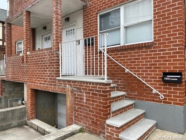2 Bedrooms, Bayside Rental in Long Island, NY for $2,500 - Photo 1
