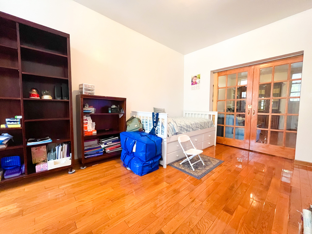 3 Bedrooms, Dyker Heights Rental in NYC for $2,650 - Photo 1