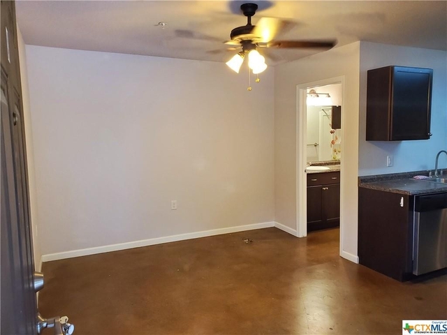 2 Bedrooms, Seguin Rental in  for $1,150 - Photo 1