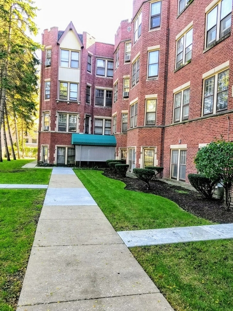 2 Bedrooms, Lyons Rental in Chicago, IL for $1,600 - Photo 1