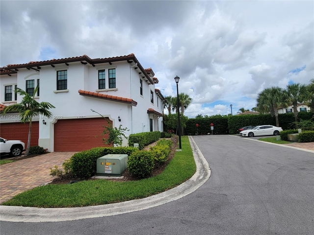 3 Bedrooms, Pembroke Lakes South Rental in Miami, FL for $3,800 - Photo 1