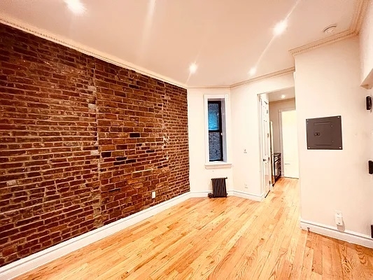 1 Bedroom, Sutton Place Rental in NYC for $3,200 - Photo 1