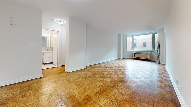 3 Bedrooms, Upper East Side Rental in NYC for $5,700 - Photo 1