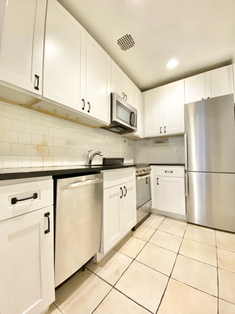 1 Bedroom, Yorkville Rental in NYC for $2,695 - Photo 1