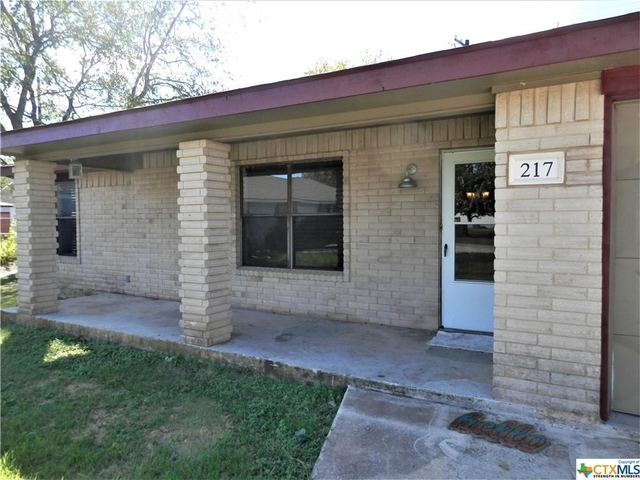 2 Bedrooms, New Braunfels Rental in New Braunfels, TX for $1,495 - Photo 1