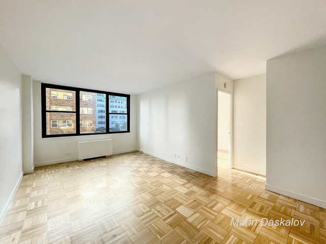 1 Bedroom, Turtle Bay Rental in NYC for $3,995 - Photo 1