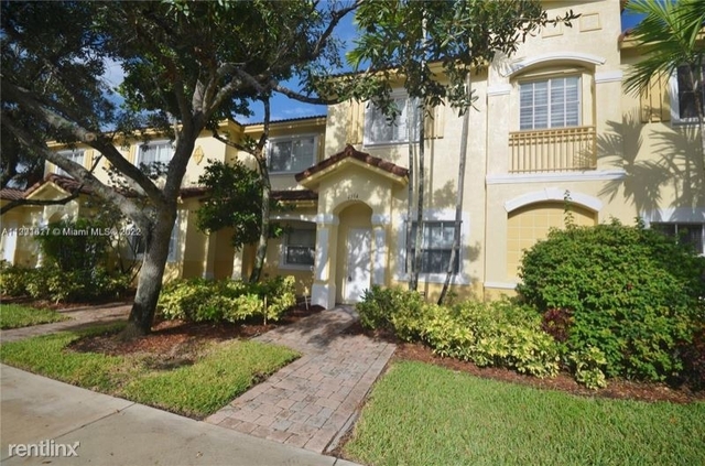 3 Bedrooms, Hampton Park Rental in Miami, FL for $2,750 - Photo 1