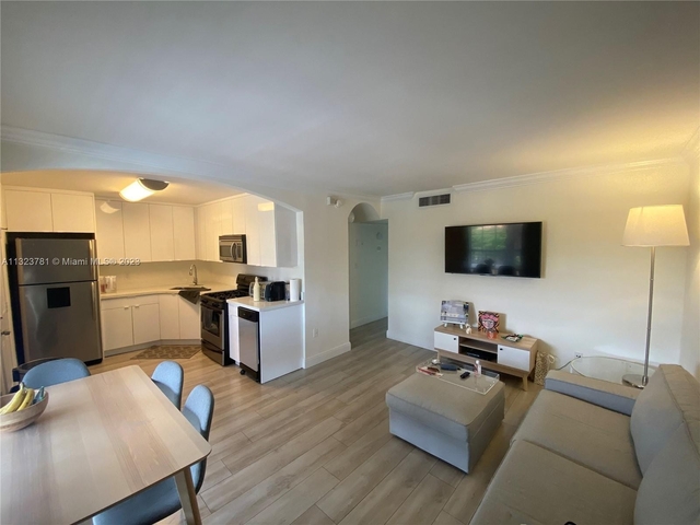 2 Bedrooms, Northeast Coconut Grove Rental in Miami, FL for $2,800 - Photo 1