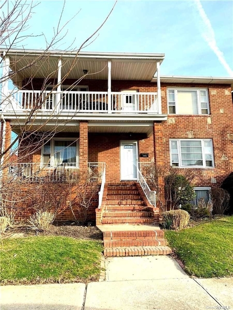 3 Bedrooms, Central District Rental in Long Island, NY for $3,500 - Photo 1