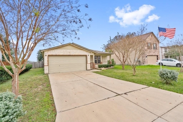 3 Bedrooms, Seguin Rental in New Braunfels, TX for $2,100 - Photo 1