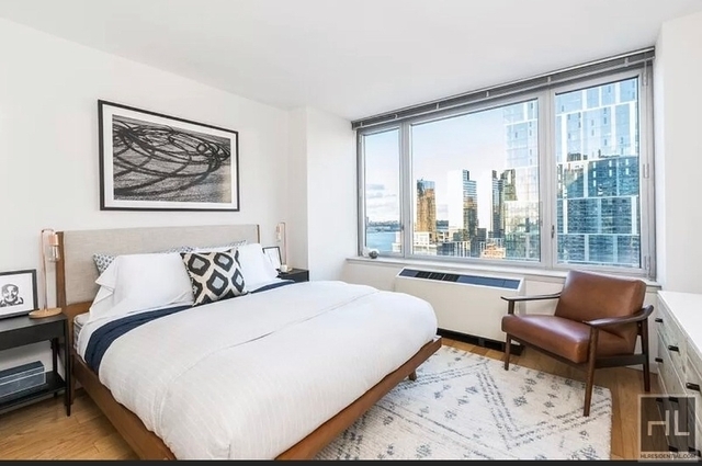 2 Bedrooms, Hell's Kitchen Rental in NYC for $6,037 - Photo 1