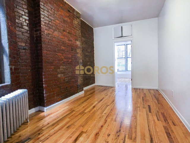 Clinton Street - Photo 1