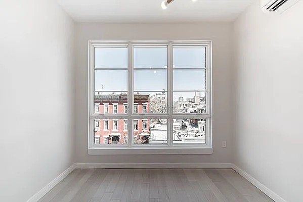 978 Kent Ave - Photo 1