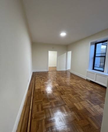 44th St and 28th Ave Astoria N - Photo 1