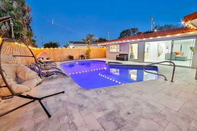 8651 Sunset Strip - Photo 1