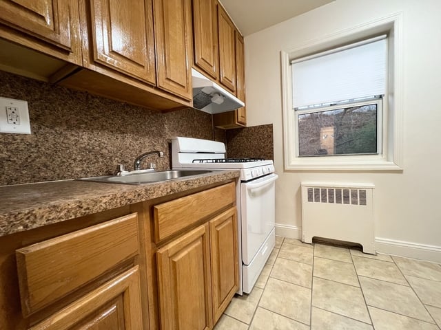 528 Howard Avenue - Photo 1