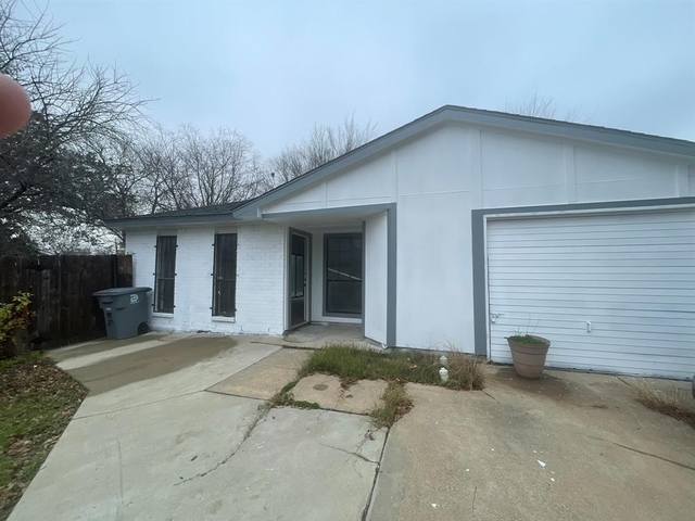 9543 Brewster Street - Photo 1