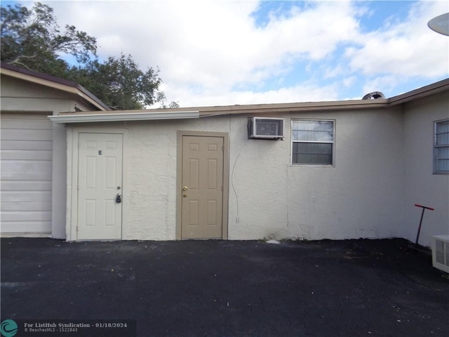 1331 Sw 44th Ter - Photo 1