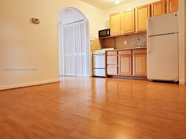 345 Michigan Ave - Photo 1