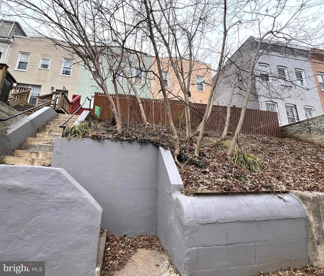 717 Euclid St Nw - Photo 1