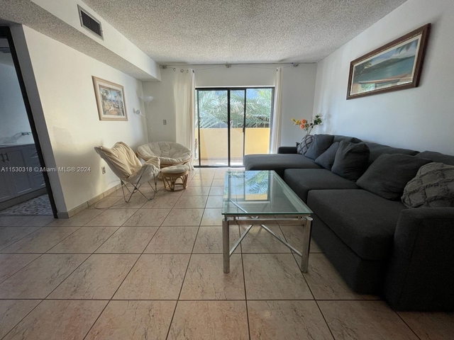 2924 Collins Ave - Photo 1