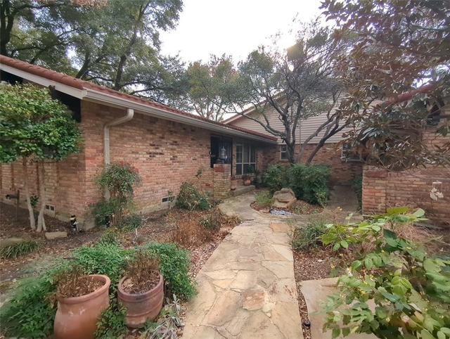 9115 Boedeker Circle - Photo 1