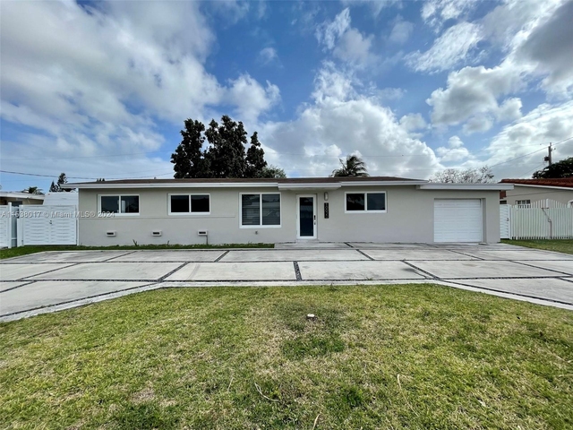 10020 Sw 80th Ter - Photo 1