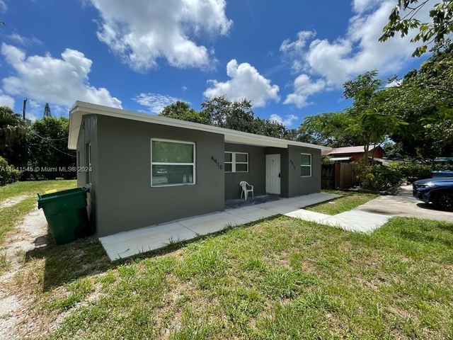 4910 Sw 28th Ter - Photo 1