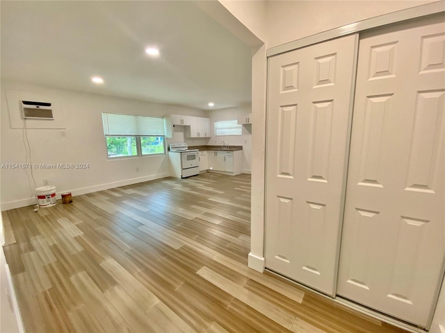 1025 Nw 7th Ave - Photo 1