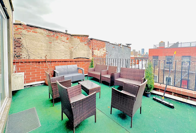 212 East 10th Street - Photo 1