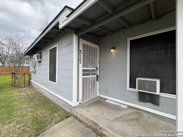 317 Tarasco St - Photo 1