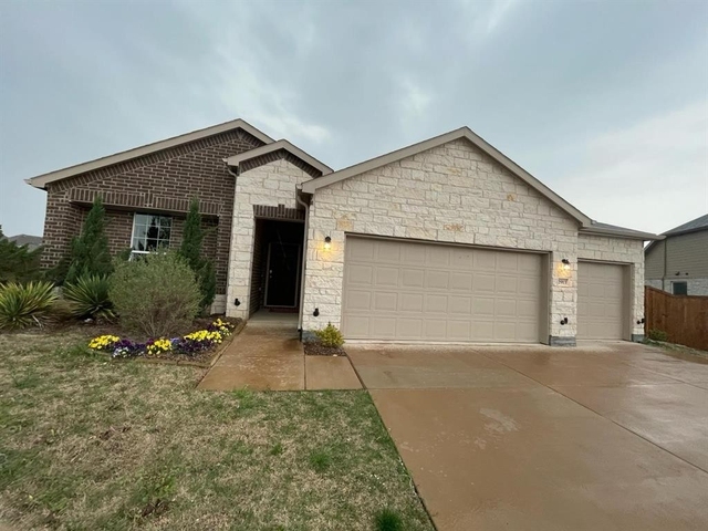 2913 Aslynn Circle - Photo 1