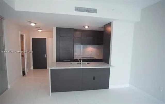 900 Biscayne Blvd - Photo 1