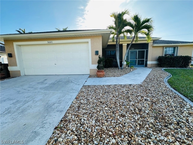 5221 Sw 19th Place - Photo 1
