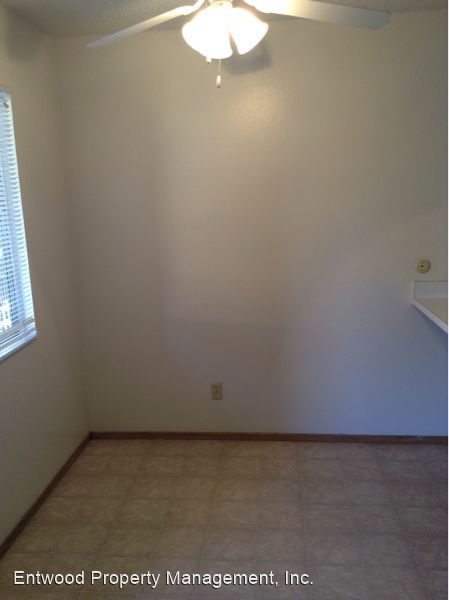 216 West Sacramento Ave - Photo 1