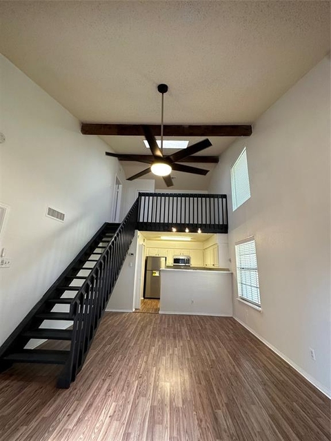 200 Pecan St - Photo 1