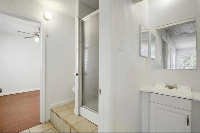 1010 W 23 St - Photo 1