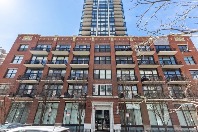 210 S Desplaines Street - Photo 1