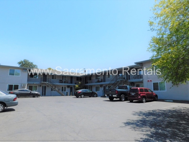 3240 Bell Street - Photo 1